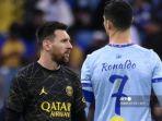 Penyerang-PSG-Argentina-Lionel-Messi-berjalan-melewati-penyerang-Portugal-Cristiano-Ronaldo.jpg