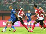 Persib-Bandung-David-da-Silva-beraksi-dalam-laga-lanjutan-Liga-1.jpg