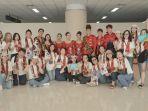 Peserta-paduan-suara-Jeju-Ladies-Choir-asal-Korea-Selatan-saat-tiba-di-Bitung-Sulawesi-Utara.jpg