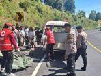Petugas-PMI-Buleleng-melakukan-evakuasi-terhadap-WNA-asal-Australia.jpg