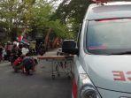Petugas-mengevakuasi-korban-laka-lantas-di-Jalan-RA-Kartini.jpg