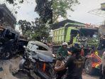 Petugas-mengevakuasi-sejumlah-kendaraan-yang-terlibat-tabrakan-di-Cianjur.jpg