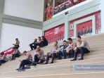 Polisi-dan-aparat-gabungan-dilengkapi-rantis-bersiaga-di-Kantor-DPRD-Sulut.jpg