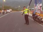 Polisi-menunjukkan-TKP-kecelakaan-maut-yang-melibatkan-kendaraan-motor-dan-mobil-mikrolet.jpg