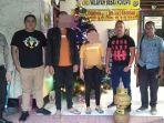 Polisi-saat-mengamankan-pasutri-pencuri-tabung-gas-LPG-di-Manadosghdfhdfhdfh.jpg