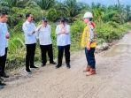 Presiden-Joko-Widodo-saat-melakukan-sidak-di-Jalan-Gunting-Saga.jpg