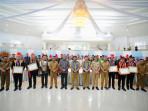 RESMI-Gubernur-YSK-saat-menutup-kegiatan-Pelatihan-Kepemimpinan-HGJGHJI789078.jpg