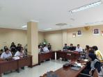 Rapat-Dengar-Pendapat-Komisi-I-DPRD-Sulut-bersama-KPID-Senin-13102025gjui7890789jk800.jpg