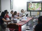 Rapat-kesiapan-Bitung-Local-Market-yang-dipimpin-Pj-Sekda-Kota-Bitung-Rudy-Theno-di-ruang-kerjanya.jpg