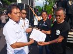 Ratusan-sopir-dump-truck-demo-di-kantor-Gubernur-Sulawesi-Utara.jpg