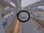 Rekaman-CCTV-Detik-detik-Mobil-Tabrak-dan-Lindas-Pemotor-Sebelumnya-Sempat-Cekcok.jpg