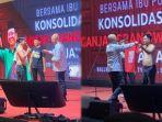 Relawan-Rumah-Joko-Widodo-Jokowi-Jawa-Timur-melakukan-aksi-melepas-baju.jpg