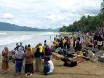 Ribuan-Warga-Padati-Pantai-Buko-Bolmut-Sulawesi-Utara-Senin-9-Januari-2023.jpg