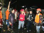 Royke-Roring-Temui-Warga-Terdampak-Banjir-di-Papakelan-Minahasa-Sulawesi-Utara.jpg
