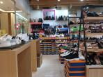 SEPATU-KW-Tenant-sepatu-KW-di-Lantai-3-Mega-Mall-Manado-Sulawesi.jpg