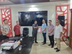SERAHKAN-Sekretaris-Daerah-Sekda-Kabupaten-Minahasa-Utara-Novly-Wowilingopoo9-0.jpg