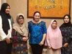 Saputri-dan-Yan-Vellia-istri-almarhum-Didi-kempot.jpg