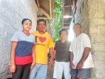 Sarlis-Lumape-59-dan-Victor-Lumape-35-warga-desa-Boyong-Pante-2.jpg