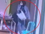 Seorang-perempuan-terekam-CCTV-curi-uang-kotak-amal-masjid.jpg