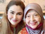Sineas-Nia-Zulkarnaen-bersama-ibunya-Mieke-Wijaya.jpg