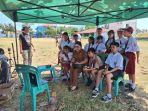 Siswa-SD-GMIM-23-Girian-ketika-berkomunikasi-melalui-VR-Satelit-IO-86-di-Stadion-Duasudara.jpg