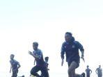 Skuad-Sulut-United-menjalani-latihan-fisik-di-Pantai-Manggatasik-Minahasatgdsgdxgbmjhgj.jpg