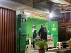 Suasana-wisata-kuliner-Nasi-Kuning-di-Komo-Luar-Manado-Sulawesi-Utara-pada-malam-hari5.jpg