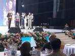 YSK dan Istri Berikan Pertanyaan Pamungkas Pada 3 Besar Grand Final Nyong dan Noni Sulut 2025