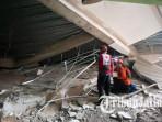 TRAGEDI-PONPES-SIDOARJO-Petugas-dari-Badan-Penanggulangan-Bencana-Daerah-BPBD8090.jpg