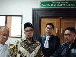 Terdakwa-korupsi-PT-Air-Manado-tahun-2005-Joko-Suroso-saat-ditemui-bersama-kuasa-hukumnya.jpg