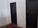 Toilet-umum-di-dalam-Pasar-Bersehati-Manado-Sulawesi-UtaraHJFGHFGHF.jpg