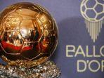 Trophy-Ballon-dOr-Pemain-Luis-SuarezRaih-Ballon-dOr-Legenda-Barcelona-dengan-Karir-Cemerlang.jpg