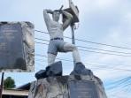Tugu-Keter-Maayang-di-Desa-Sea-Minahasa.jpg