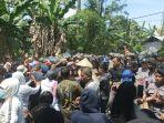 Warga-Desa-Kalasey-2-Saling-Dorong-dengan-Aparat-Tolak-Eksekusi-Pengamanan-Aset-Pemprov.jpg