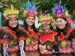 Witnny-Warouw-guru-kelas-5-SDN-376-Danowudu-Bitung-foto-paling-kanan.jpg