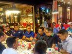 ahy-makan-bubur-manado_1.jpg