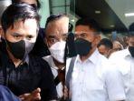 ajudan-irjen-ferdy-sambo-termasuk-bharada-e-menjalani-pemeriksaan-di-kantor-komnas-ham.jpg