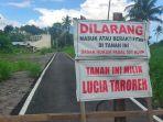 akses-jalan-ke-kolam-renang-diblokade.jpg