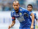 aksi-bek-persib-bandung-supardi-nasir-saat-tampil-melawan-sriwijaya-fc.jpg