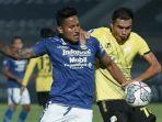 aksi-penyerang-asing-persib-bandung-wander-luiz-dalam-pertandingan-perdana-bri-liga-1-2021.jpg