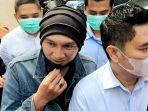 anji-saat-akan-diperiksa-polisi-untuk-jelaskan-tujuan-konten-klaim-obat-covid-19-hadi-pranoto-22.jpg