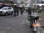 aparat-tni-ad-sedang-membersihkan-pecahan-kaca-yang-masih-berserakan-25325.jpg