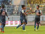 arema-fc-434343.jpg