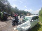 bagian-depan-mobil-toyota-avanza-putih-ringsek-usai-terlibat-kecelakaan.jpg