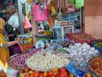 bahan-pokok-manado-pasar-pinsungukulan-karombasan-manado-12-oktober-2025.jpg