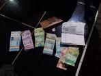 barang-bukti-uang-konsumen1.jpg