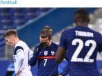 bek-barcelona-clement-lenglet-menendang-rekan-sendiri-saat-timnas-prancis-keok.jpg