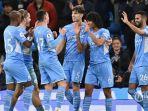 bek-manchester-city-asal-belanda-nathan-ake-2r-merayakan-mencetak.jpg