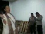 bidik-layar-video-ibu-ibu-memprotes-pemindahan-kotak-suara.jpg