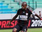 boaz-salosa-bawah-persipura-unggul-di-babak-pertama.jpg